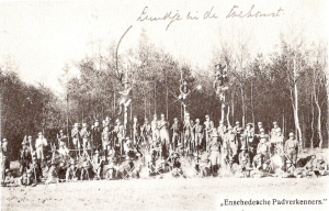 De foto van de Enschedese 'Padverkenners' uit 1913 De foto van de Enschedese 'Padverkenners' uit 1913